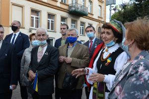 Офіційний візит Голови Верховної Ради України Дмитра Разумкова  до Литовської Республіки.  Церемонії покладання квітів до пам’ятника Тарасу Шевченку у Вільнюсі. Спілкування з українською громадою.