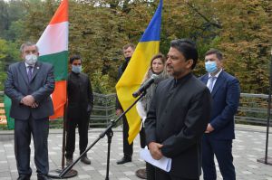 Відкриття бронзового пам’ятника Махатмі Ганді у Ботанічному саду імені О.В. Фоміна, Київ 
