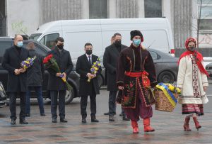 Голова Верховної Ради Дмитро Разумков спільно з Президентом України Володимиром Зеленським та Прем’єр-міністром України Денисом Шмигалем взяли участь в урочистих заходах з нагоди Дня Соборності України