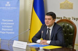 У Верховній Раді України відбулася Урочиста церемонія відкриття Програми стажування молоді в Апараті Верховної Ради України у 2021 році за участю Голови Парламенту Дмитра Разумкова. 
