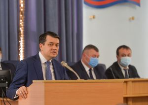 Робоча поїздка  Голови Верховної Ради України Дмитра РАЗУМКОВА 
до Вінницької області.

Участь Голови Верховної Ради України Дмитра РАЗУМКОВА у засіданні чергової 5-ої сесії Вінницької обласної Ради 8 скликання 