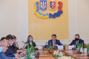 Робоча поїздка Голови Верховної Ради України Д.О. РАЗУМКОВА до Хмельницької області.
Участь у засіданні круглого столу із представниками регіональних бізнес-асоціацій та об’єднань великого бізнесу  