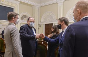 Перший заступник Голови Верховної Ради України Руслан Стефанчук зустрівся з главами комітетів у закордонних справах парламентів Естонії, Латвії та Литви Марком Міхкельсоном, Ріхардом Колсом і Жигімантасом Павільонісом.