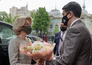 Голова Верховної Ради України Дмитро Разумков зустрівся з Головою Саейму Латвійської Республіки Інарою Мурнієце.