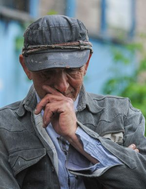 Робоча поїздка  Голови Верховної Ради України Дмитра РАЗУМКОВА і Спікера Сейму Латвійської республіки І. МУРНІЄЦЕ до Донецької області. Спілкування з мешканцями с. Опитне.