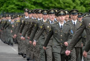 Голова Верховної Ради України Дмитро Разумков та Заступниця Голови Верховної Ради України Олена Кондратюк привітали випускників Київського військового ліцею ім. І.Богуна з Днем останнього дзвоника.