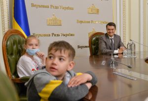Голова Верховної Ради України Дмитро Разумков зустрівся з школярами Київщини