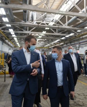 Робоча поїздка Голови Верховної Ради України Дмитра РАЗУМКОВА до Львівської області. 
 
 Завод «Електронмаш» приватного акціонерного товариства «КОНЦЕРН-ЕЛЕКТРОН». 
