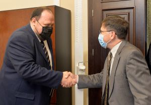 Перший заступник Голови Верховної Ради України Руслан Стефанчук обговорив хід реформ в економічній та фінансовій сферах з виконувачем обов’язків заступника Міністра фінансів Сполучених Штатів Америки з міжнародних питань Енді Бауколом