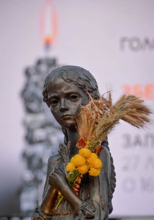 Руслан Стефанчук вшанував пам'ять жертв голодоморів в Україні