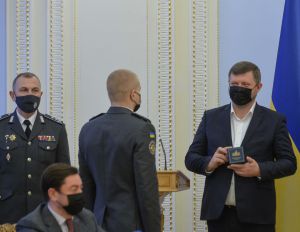 Перший заступник Голови Верховної Ради України Олександр Корнієнко вручив відзнаки Верховної Ради України військовослужбовцям Управління Державної охорони України з нагоди 30-річчя створення