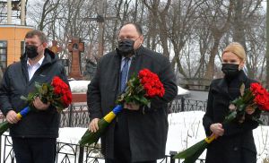 Керівництво Верховної Ради України, голови парламентських комітетів взяли  участь у церемонії вшанування пам'яті Героїв Крут 