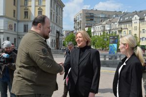 Спільна церемонія покладання квітів до Могили Невідомого солдата Голови Верховної Ради України Руслана Стефанчука та Президентки Бундестагу Німеччини Бербель Бас