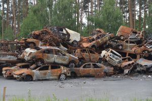 Кладовище автомобілів в Ірпені. Київська область. Україна.
