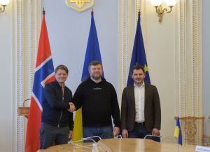 Перший заступник Голови Верховної Ради України Олександр Корнієнко провів робочу зустріч із депутатом Парламенту Норвегії, Головою Комітету з питань регламенту та захисту Конституції Стортингу Норвегії Петером Фрьоліхом.