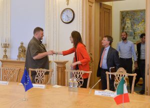 Перший заступник Голови Верховної Ради України Олександр Корнієнко сьогодні провів зустріч із делегацією Комісії Палати депутатів Італії із закордонних справ та в справах громад Італії.