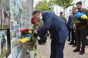 Заступниця Голови Верховної Ради Олена Кондратюк разом з народними депутати України, представники апарату ВРУ вшанували пам’ять воїнів, які загинули за Батьківщину 