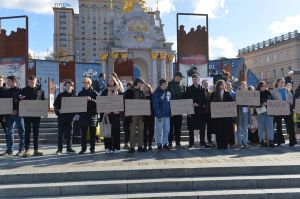 У Києві на Майдані Незалежності відбулася реконструкція мирної акції “Революція на граніті” від Української Студентської Ліги