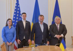 Зустріч Першого заступника Голови Верховної Ради України Олександра Корнієнка зі старшим менеджером Програми «Відкритий світ» Офісу міжнародного лідерства Конгресу США Льюїсом Маданіком. 