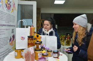 У Національному ботанічному саду імені М.М.Гришка на підтримку мужніх воїнів ЗСУ відбулася виставка-ярмарок 