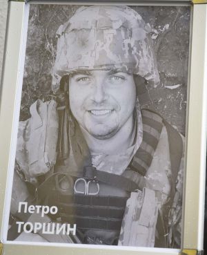 На адміністративній будівлі Верховної Ради України встановили меморіальну дошку памʼяті народних депутатів України та працівників Апарату, які загинули в умовах широкомасштабної збройної агресії російської федерації проти України