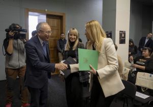 Заступниця Голови Верховної Ради України Олена Кондратюк під час спеціального заходу щодо обговорення викликів та важливості підтримки жінок у вітчизняних органах правопорядку та екстрених службах. 